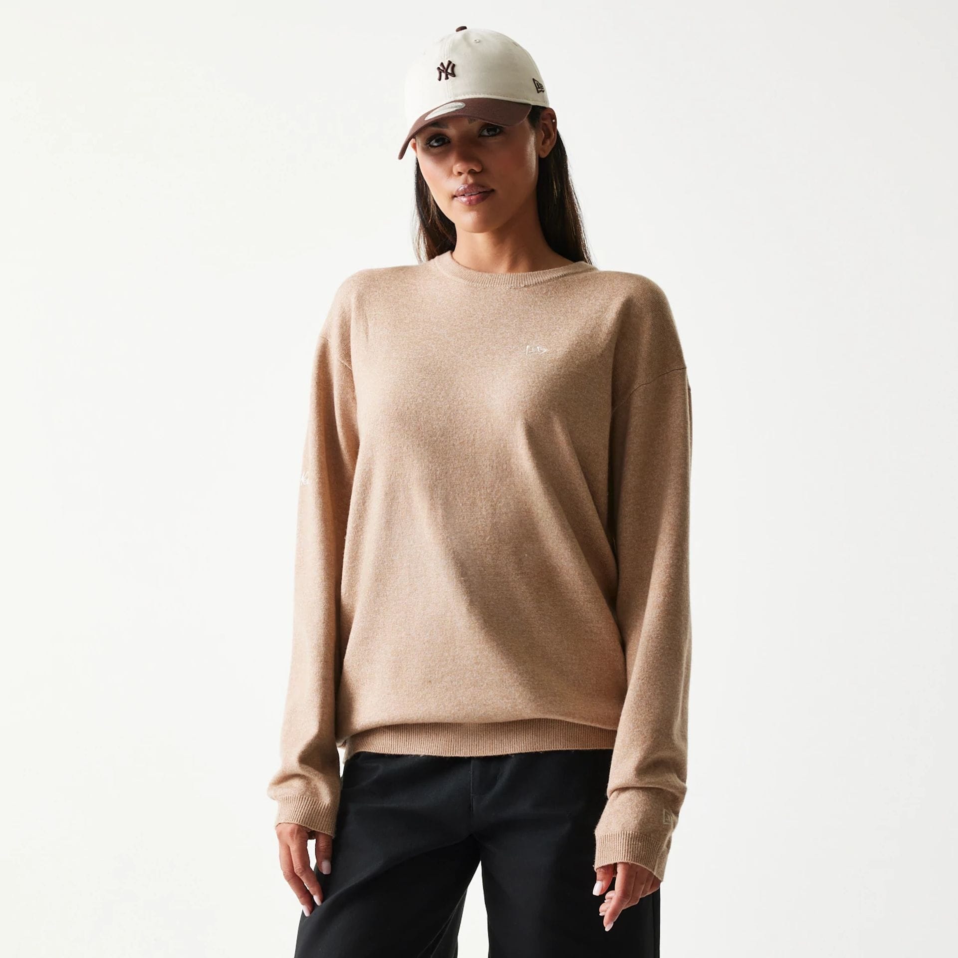 The model is wearing this New Era Essential Flag Knitted Sweater in light beige. 2