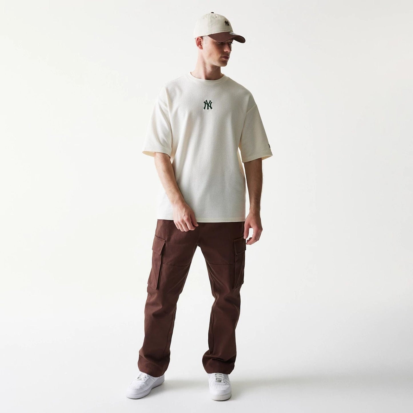 The model is wearing this MLB Waffle New York Yankees Oversized T-Shirt in open white. 8