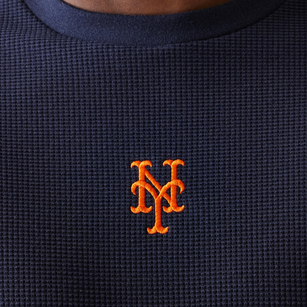 New Era New York Mets MLB Waffle Navy Oversized T-Shirt, front view showcasing the textured navy waffle knit fabric with an orange embroidered New York Mets logo centred on the chest.
