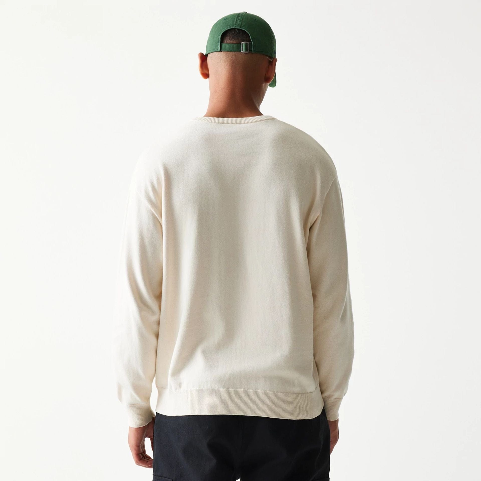The model is wearing this MLB Essential LA Dodgers Knitted Sweater in open white. 2