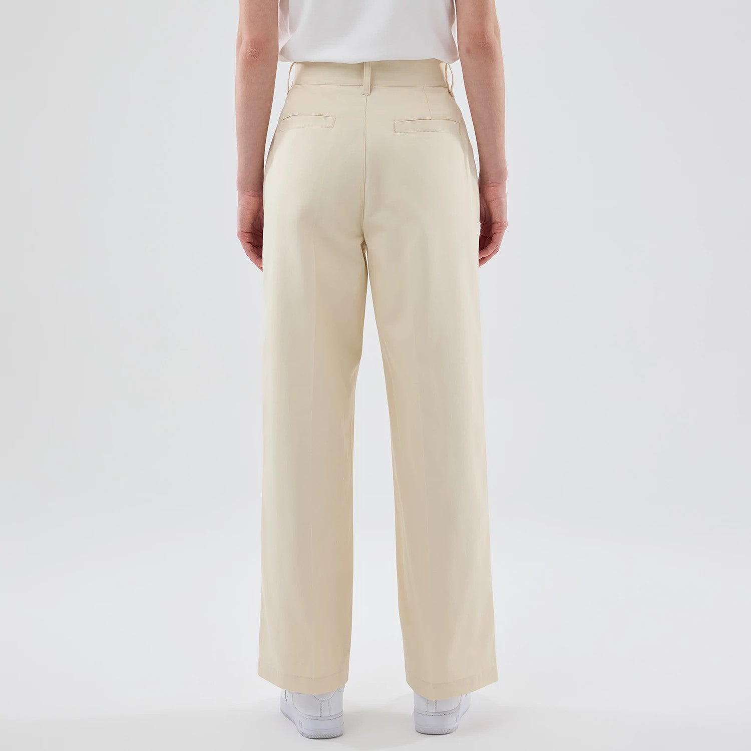 The model is wearing this Womens MLB New York Yankees Chino Trousers in cream. 2