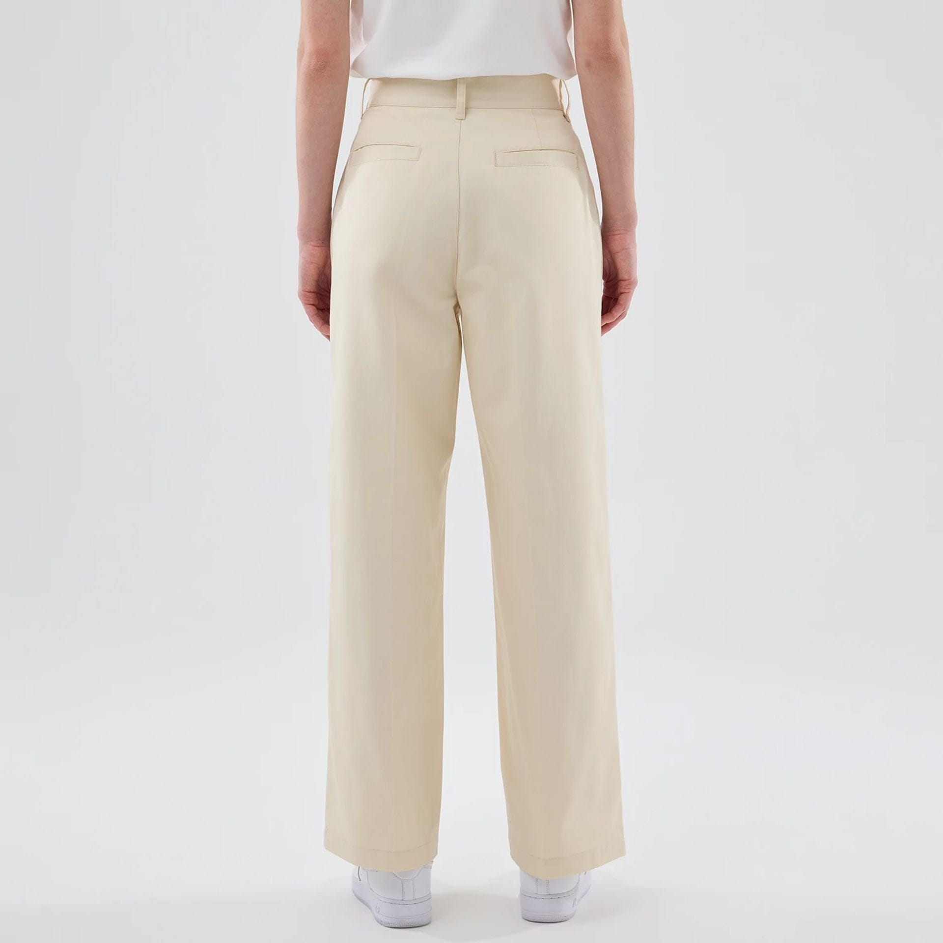 The model is wearing this Womens MLB New York Yankees Chino Trousers in cream. 2