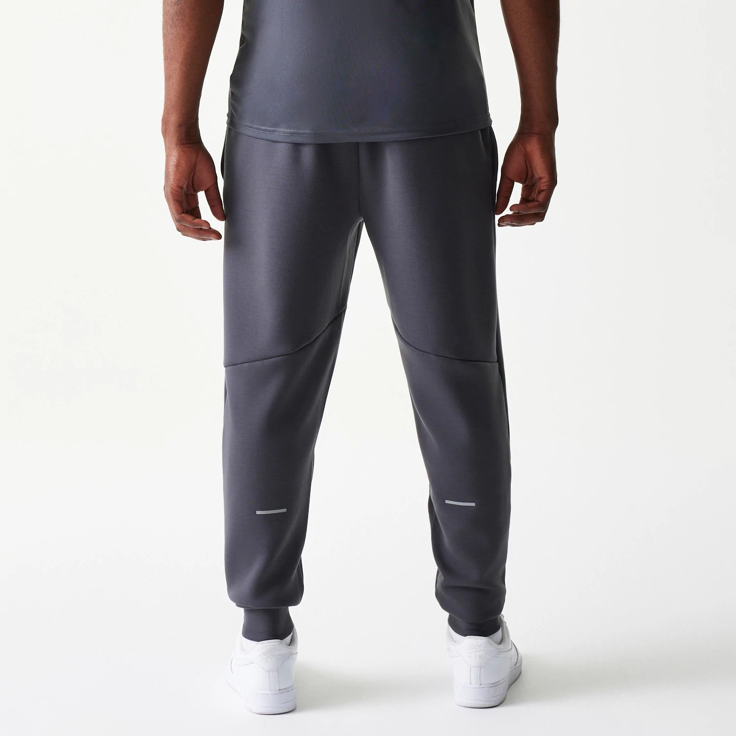 The model is wearing this MLB New York Yankees Joggers in dark grey. 2