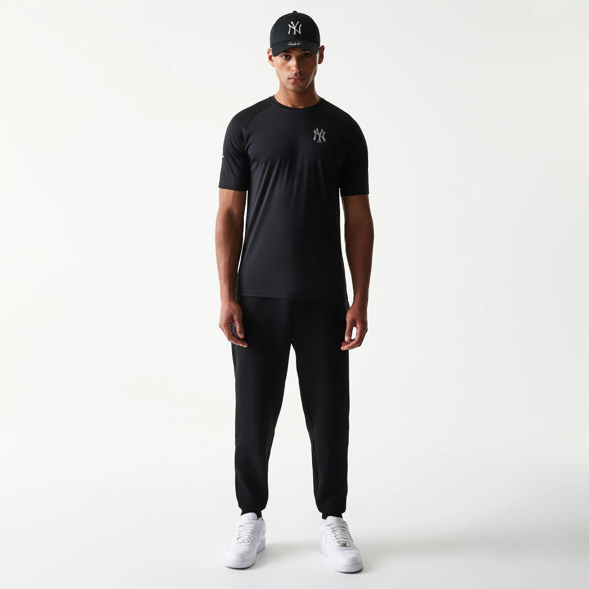 The model is wearing this MLB New York Yankees Joggers in black. 8