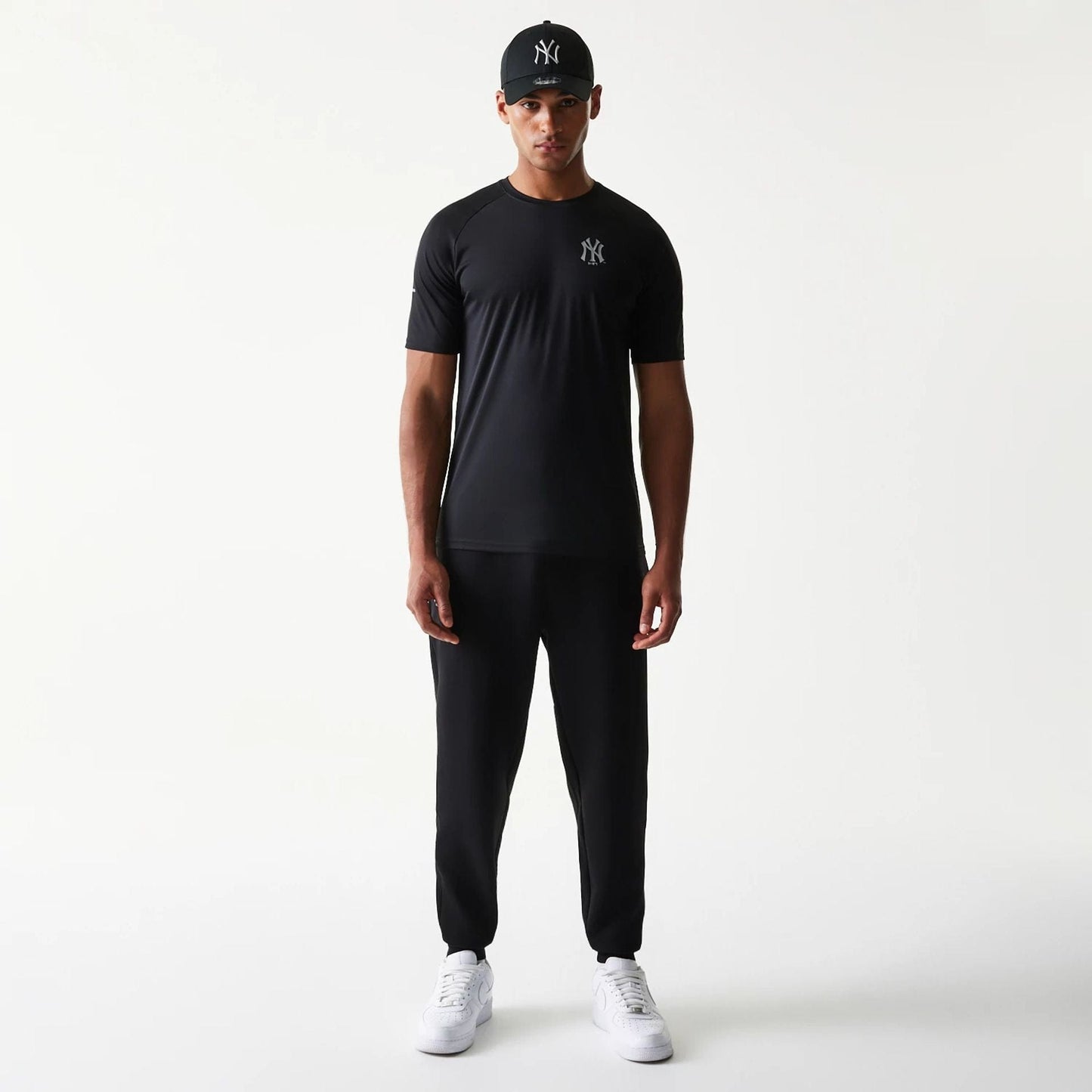 The model is wearing this MLB New York Yankees Joggers in black. 8