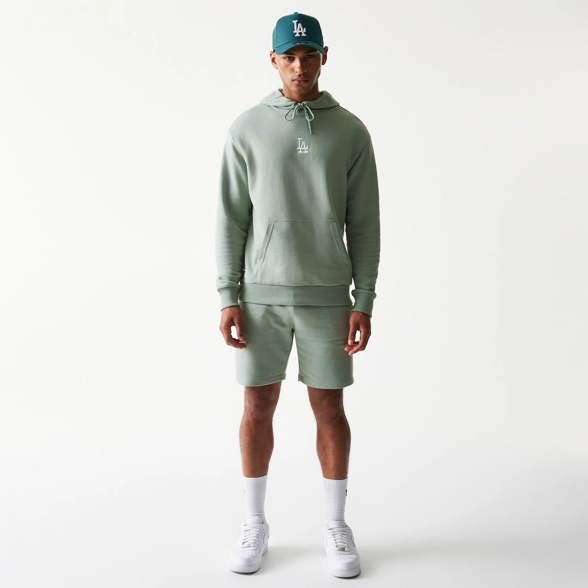 The model is wearing this MLB League Essential Midi LA Dodgers Oversized Pullover Hoodie in green. 8