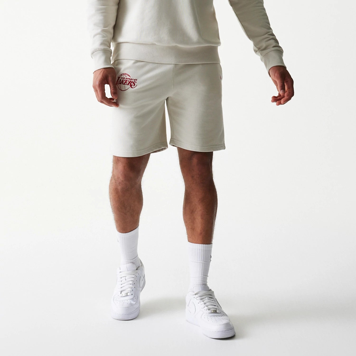 The model is wearing this NBA League Essential LA Lakers Shorts in light beige. 7