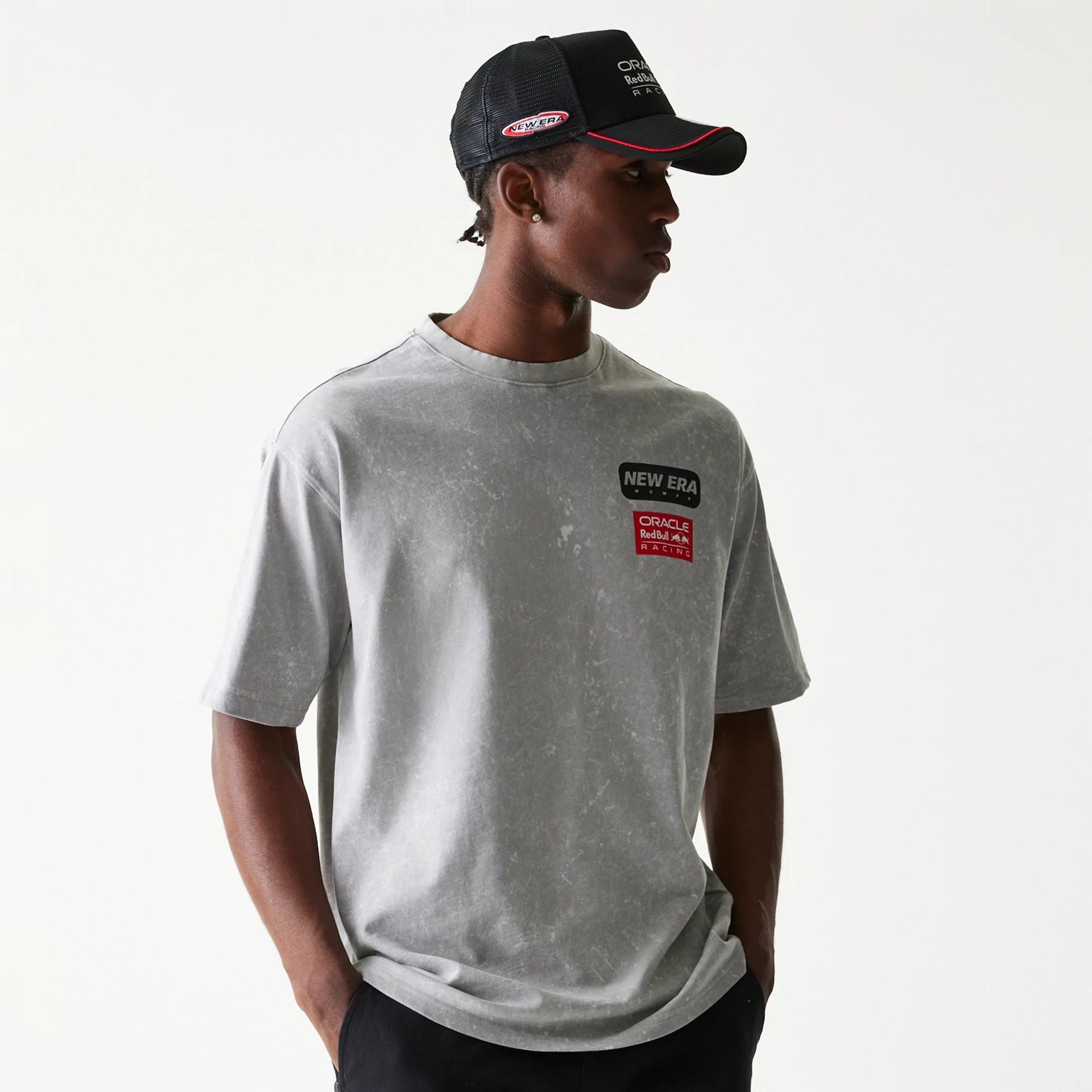 The model is wearing this Red Bull Racing Linear Graphic Oversized T-Shirt in grey. 1