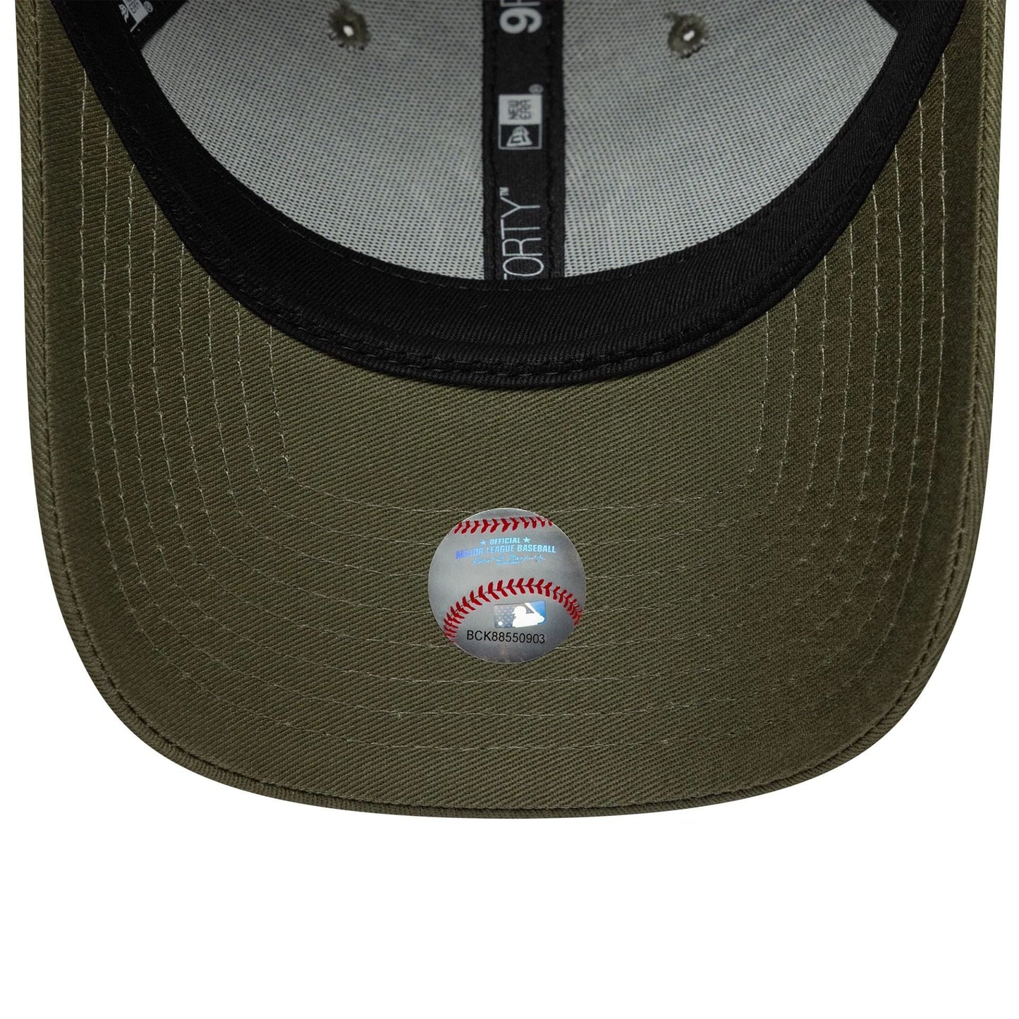 Pictured is this MLB League Essential New York Yankees 9FORTY in green. 5