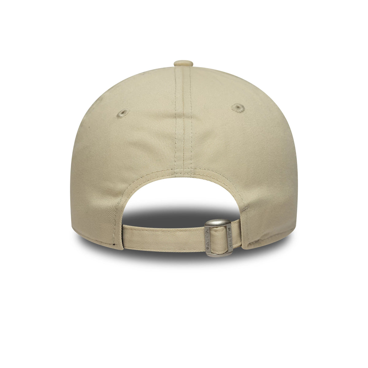 Chicago Bulls NBA Team Outline Light Beige New Era 9FORTY Cap, rear view showing the light beige adjustable strap with a matte buckle, beige embroidered eyelets and top button on the structured crown.