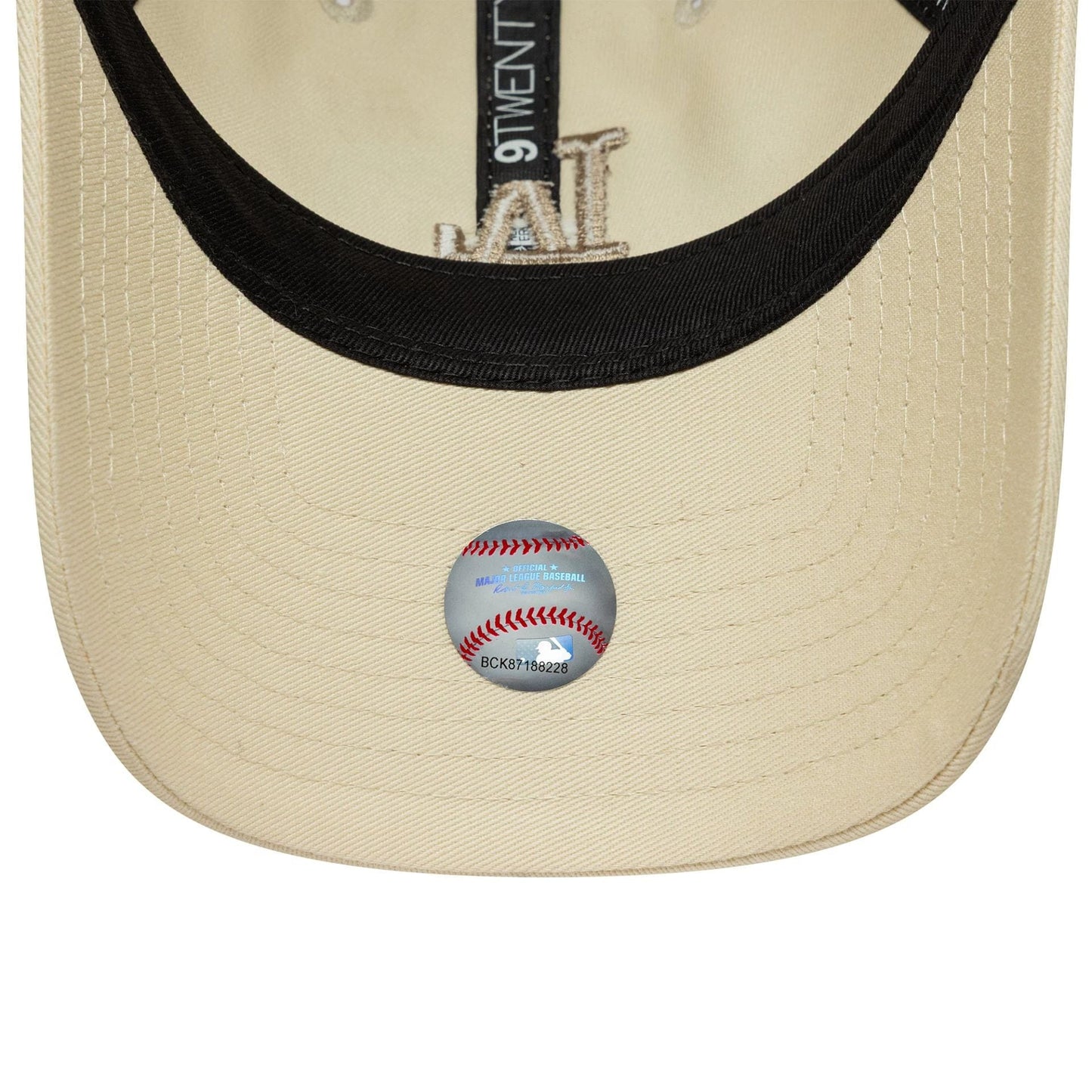 Pictured is this Womens MLB League Essential Midi LA Dodgers 9TWENTY in light beige. 5