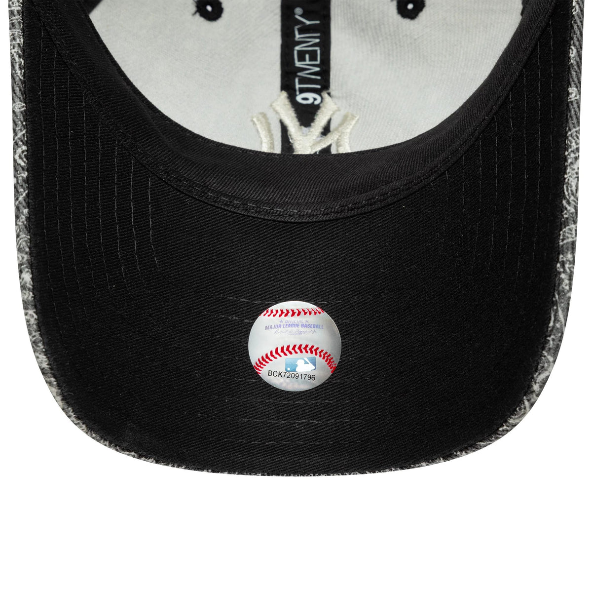 Pictured is this MLB Washed Paisley New York Yankees 9TWENTY in black. 5