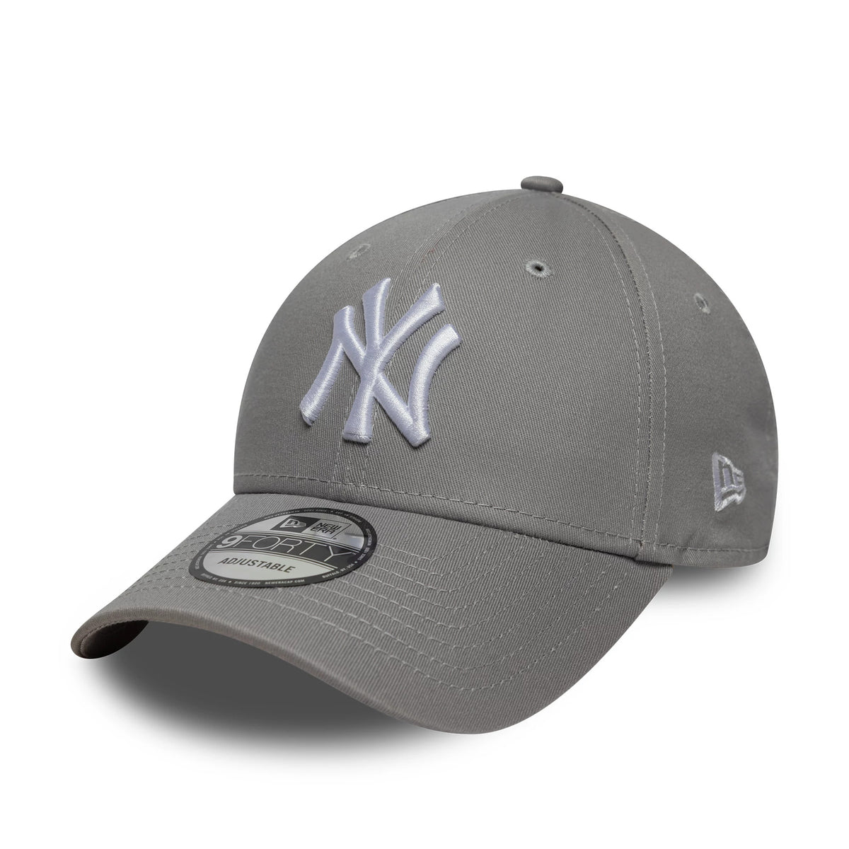 New York Yankees MLB Side Patch Grey New Era 9FORTY Cap, three-quarter view with raised white NY logo on the front panel, grey curved visor and a 9FORTY size sticker, featuring the New Era flag logo on the left side.