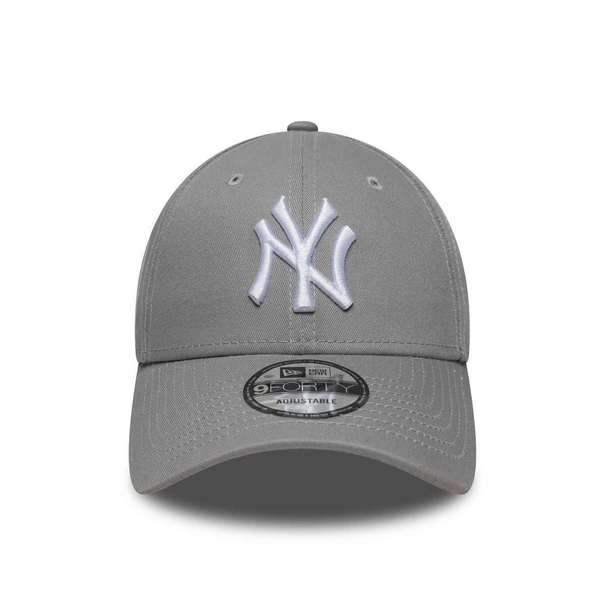 New York Yankees MLB Side Patch Grey New Era 9FORTY Cap, front view showing a raised white embroidered NY logo on the structured grey crown with grey curved visor and 9FORTY size sticker.