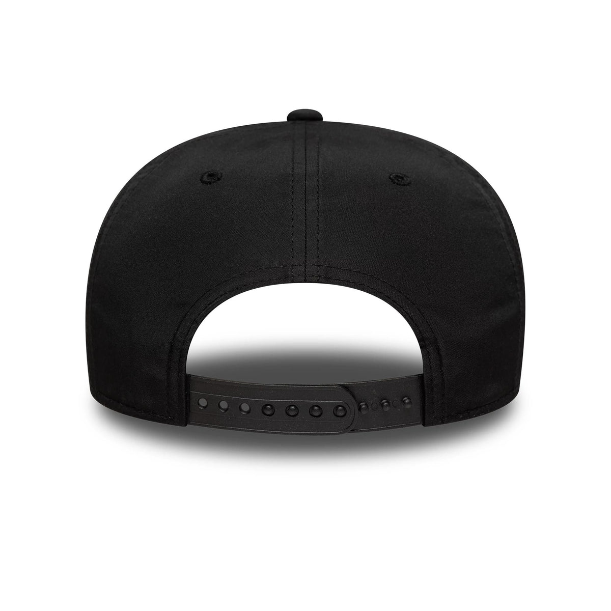 Pictured is this Manchester United FC 9SEVENTY Stretch Snap in black. 4