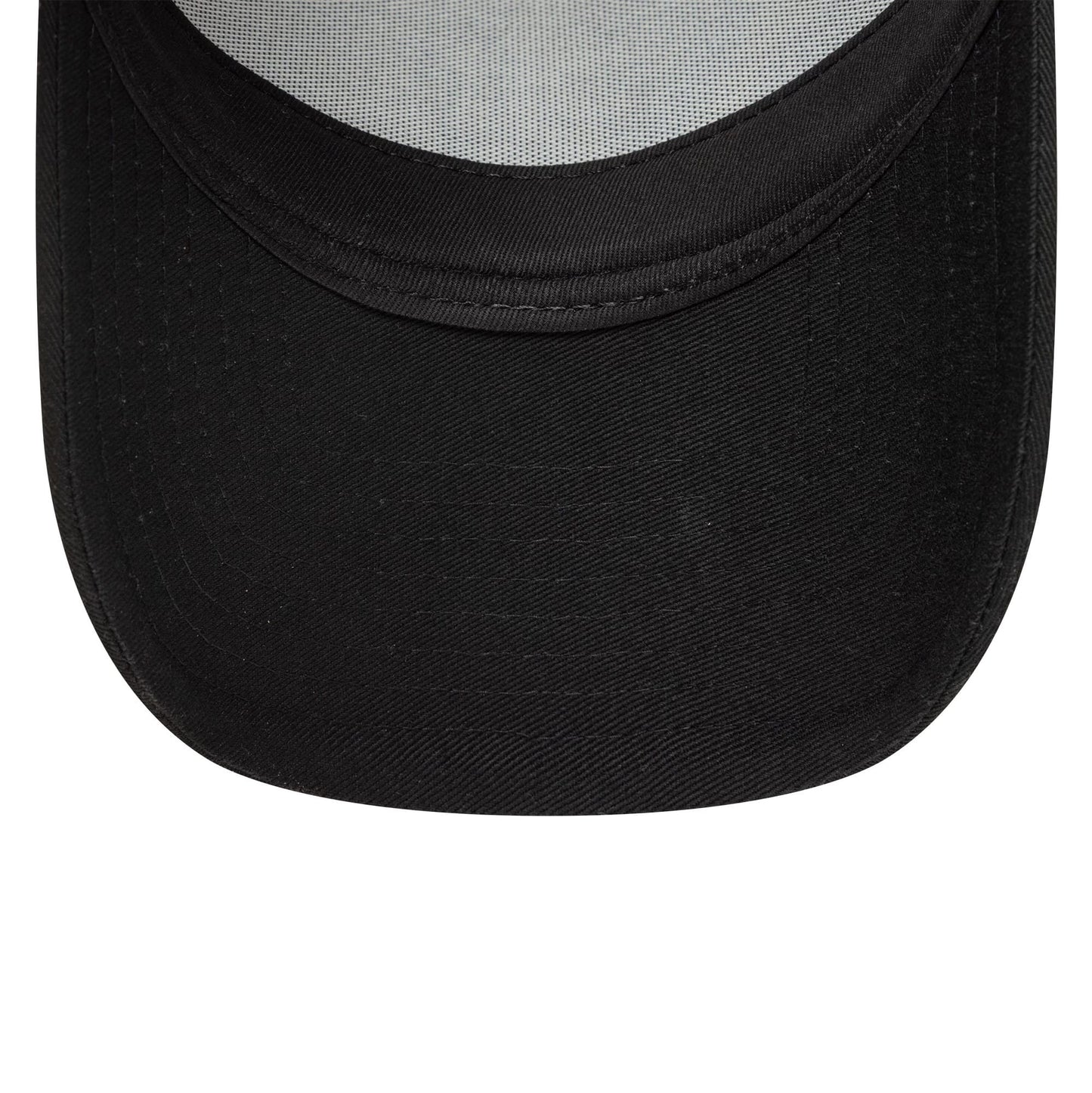 Pictured is this Chelsea FC Lion Crest Patch 9FORTY A-Frame Trucker in black. 5
