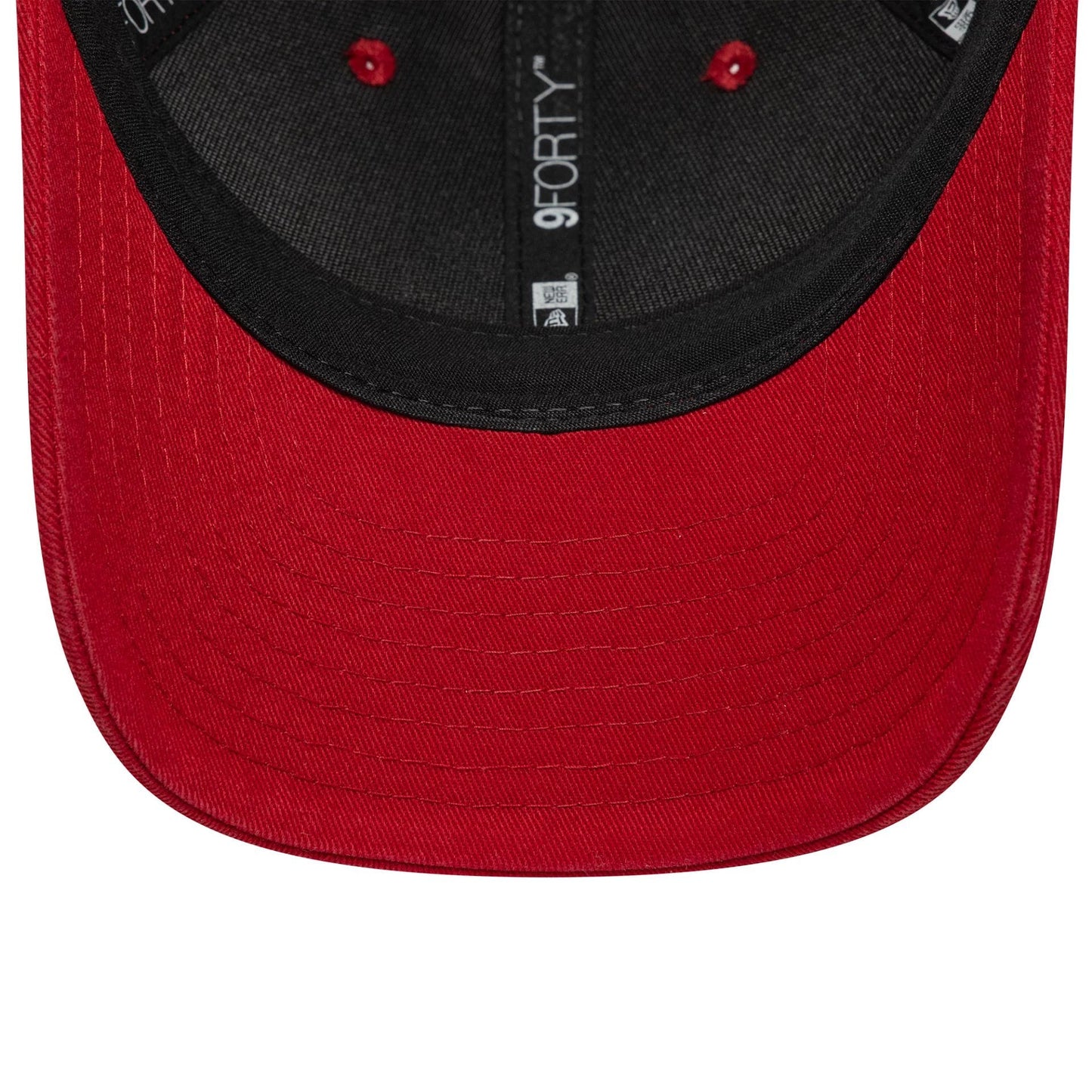 Pictured is this 80th Year Vespa 9FORTY M-Crown in dark red. 6