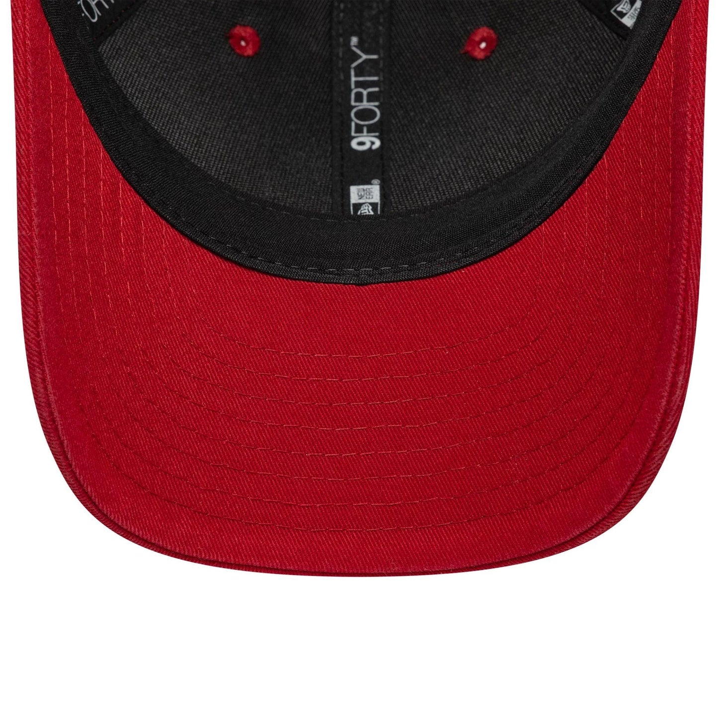 Pictured is this 80th Year Vespa 9FORTY M-Crown in dark red. 6