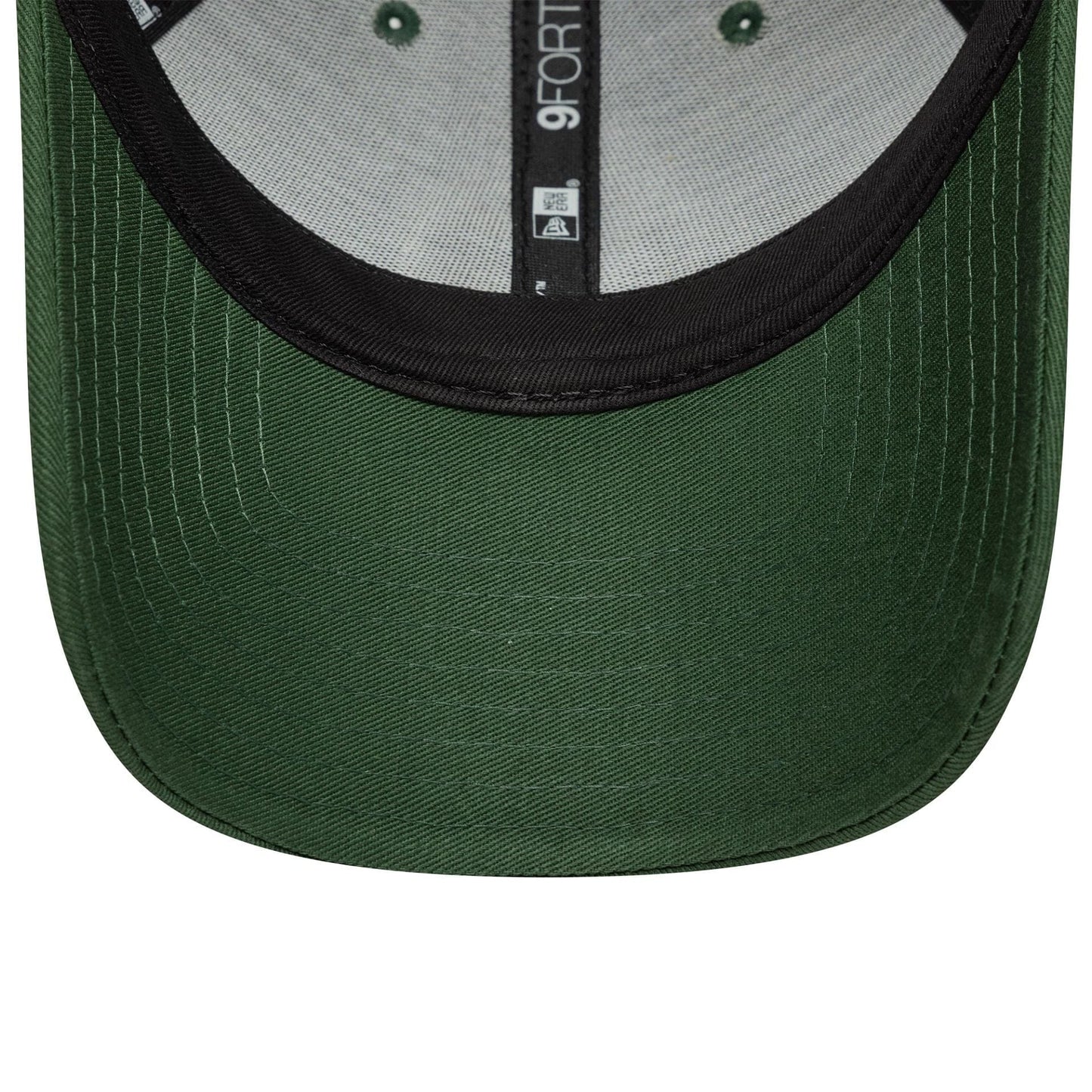 Pictured is this Essential Vespa 9FORTY in dark green. 5