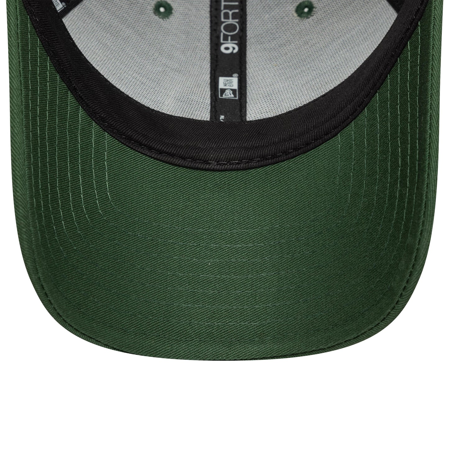 Pictured is this Essential Vespa 9FORTY in dark green. 5