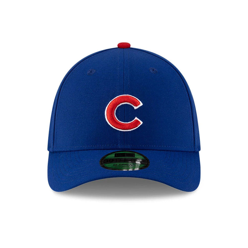 Cubs MLB Player Replica Blue New Era 39THIRTY M-Crown Stretch Fit Cap, front view showing the raised red and white embroidered Cubs C logo on the structured blue crown with a 39THIRTY size sticker on the blue curved visor.
