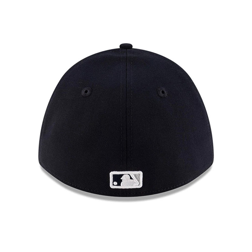 Yankees MLB Player Replica Navy New Era 39THIRTY M-Crown Stretch Fit Cap, rear view showing the white embroidered MLB Batterman logo at the centre of the back panels on a structured navy blue crown.