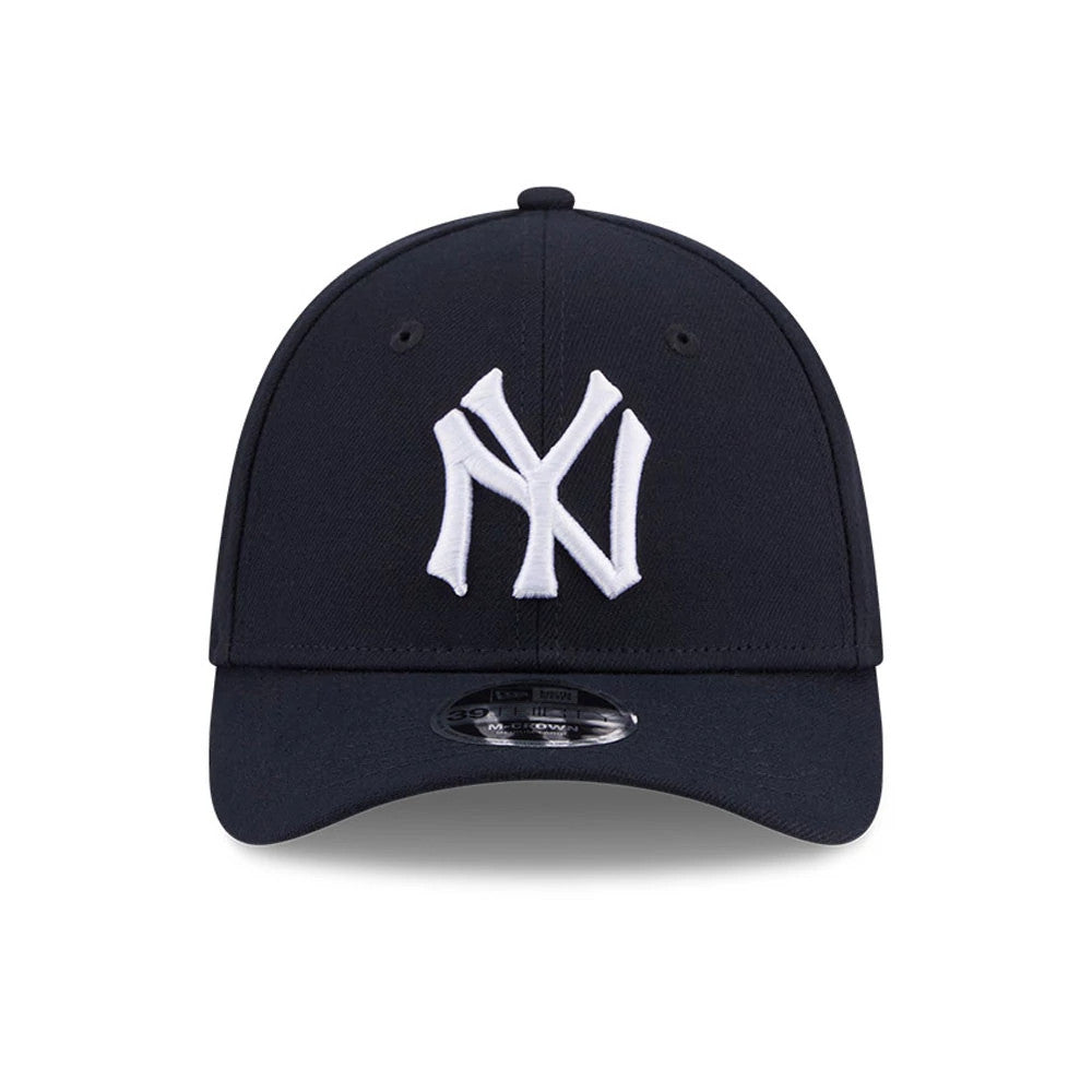 New York Yankees MLB Navy New Era 39THIRTY M-Crown Stretch Fit Cap, front view showing the raised white NY logo embroidered on the structured navy crown with navy curved visor and 39THIRTY size sticker.