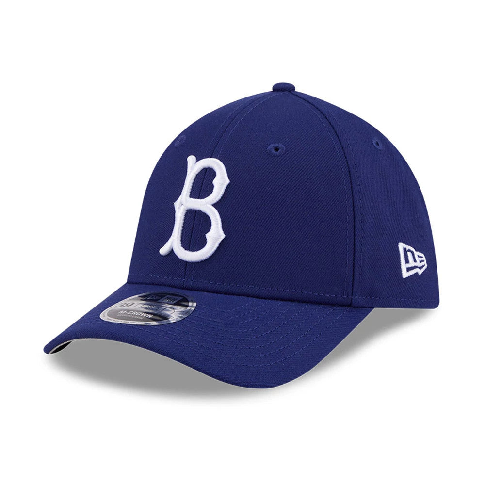 Brooklyn Dodgers MLB Dark Blue New Era 39THIRTY M-Crown Stretch Fit Cap, front view showing the white embroidered B logo on the structured dark blue crown, with a slightly curved visor and 39THIRTY size sticker on top.
