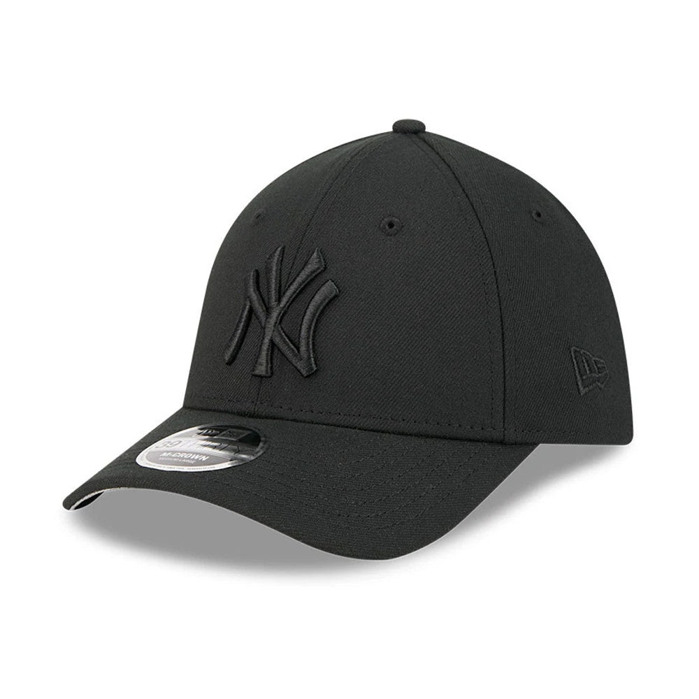 New York Yankees MLB Outline Black New Era 39THIRTY M-Crown Stretch Fit Cap, three-quarter view showing the raised black NY logo on the front panel, a curved black visor with a 39THIRTY size sticker.