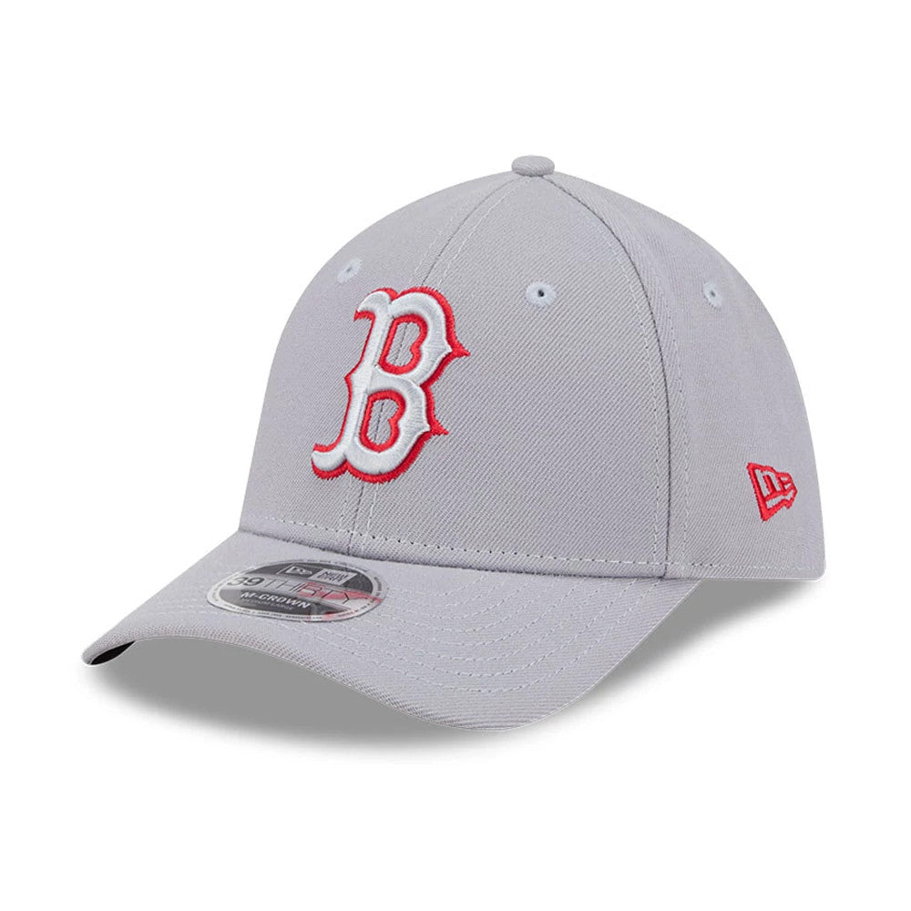Boston Red Sox MLB Grey New Era 39THIRTY M-Crown Stretch Fit Cap, three-quarter view showing the raised red B logo embroidered on the front panels, grey curved visor and a 39THIRTY size sticker, with a red New Era flag logo on the left side.