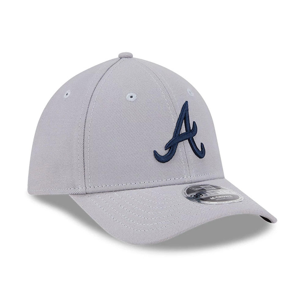 Atlanta Braves MLB Grey New Era 39THIRTY M-Crown Stretch Fit Cap, three-quarter view showing the navy blue raised embroidered A logo on the front panel, curved visor with a 39THIRTY size sticker, and grey eyelets and top button.