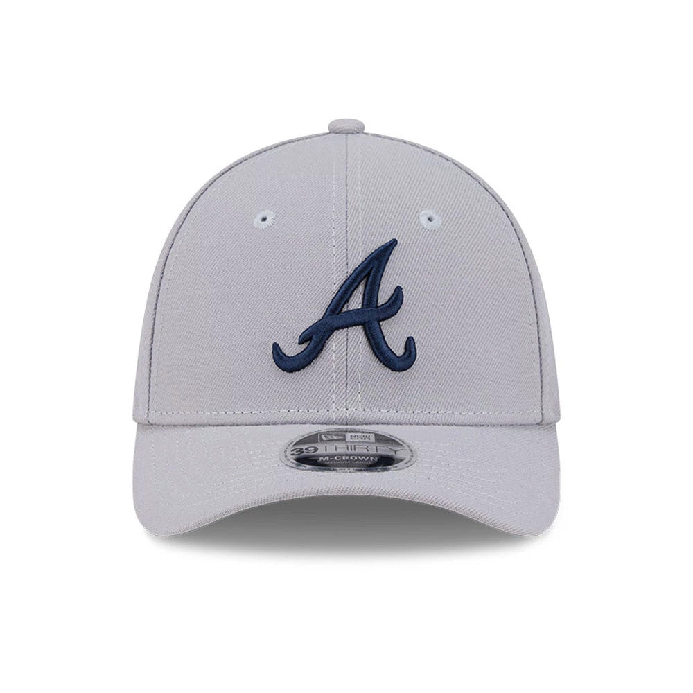 Atlanta Braves MLB Grey New Era 39THIRTY M-Crown Stretch Fit Cap, front view showing the raised navy embroidered A logo on the grey structured crown with matching grey curved visor and 39THIRTY size sticker.