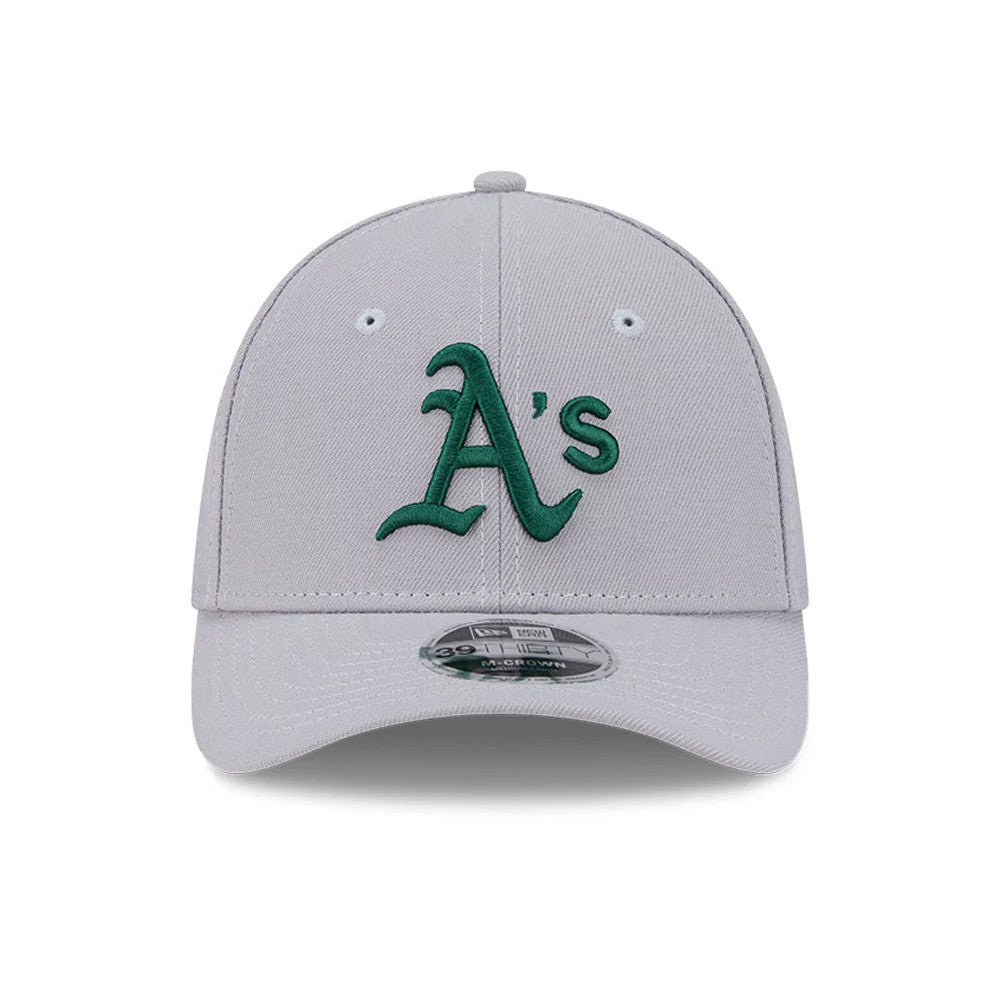 Athletics MLB Grey New Era 39THIRTY M-Crown Stretch Fit Cap, front view showing a green embroidered A's logo on the structured grey crown, complete with a grey curved visor and a 39THIRTY size sticker.