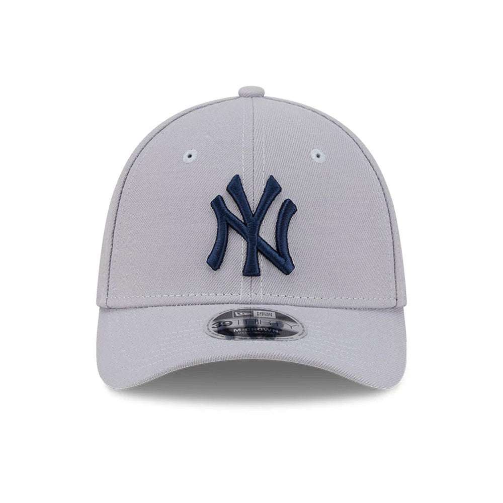 New York Yankees MLB Grey New Era 39THIRTY M-Crown Stretch Fit Cap, front view showing a navy NY logo in raised embroidery on the light grey structured crown, with matching grey curved visor and 39THIRTY size sticker.