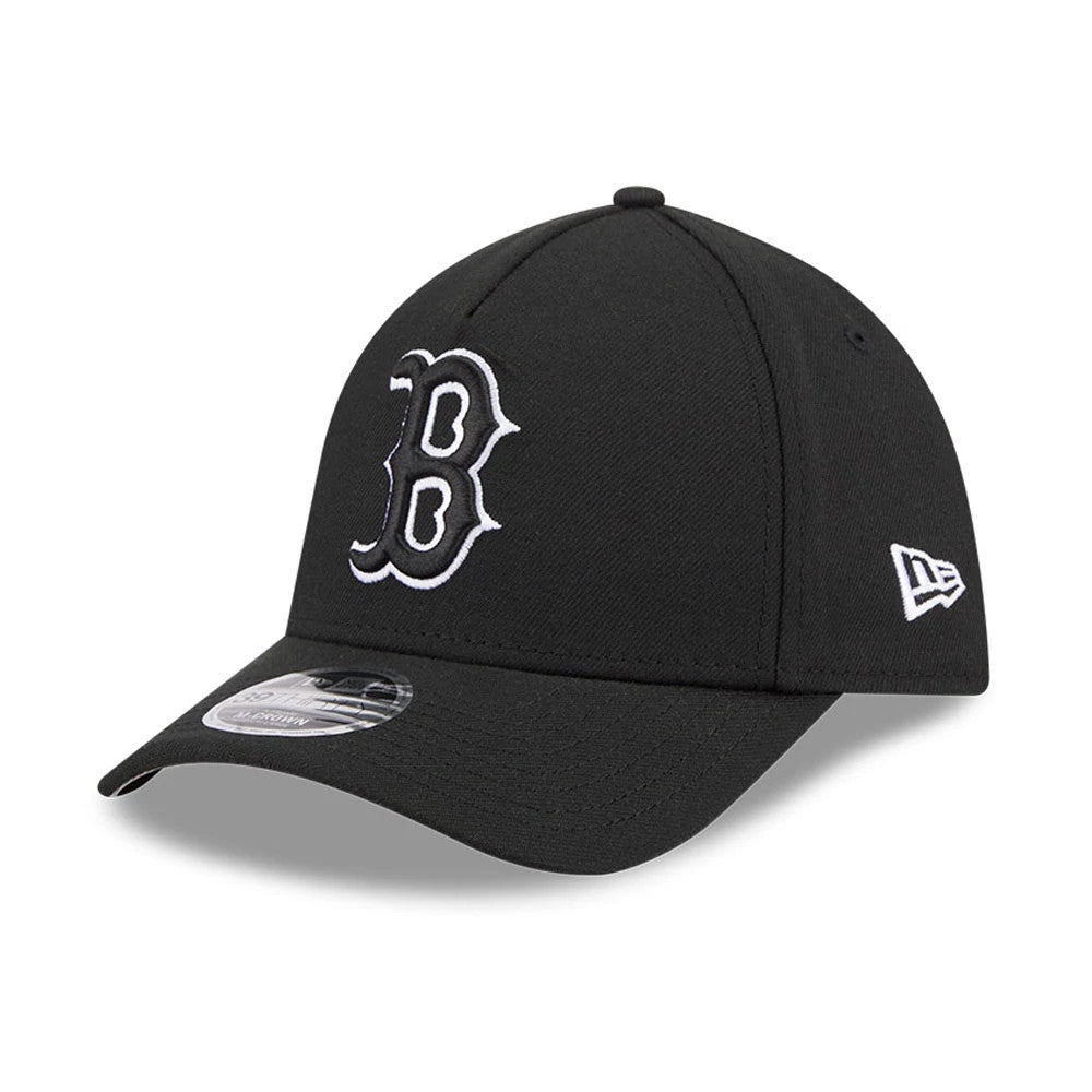 Boston Red Sox MLB Black New Era 39THIRTY M-Crown A-Frame Stretch Fit Cap, three-quarter view showing the raised white embroidered B logo on the front panel, curved black visor with a 39THIRTY size sticker and New Era flag logo on the left side.