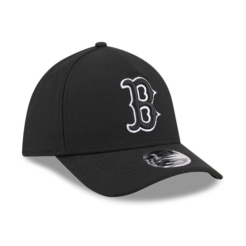 Boston Red Sox MLB Black New Era 39THIRTY M-Crown A-Frame Stretch Fit Cap, front view showing the raised embroidered white outlined B logo on the front panel and a 39THIRTY size sticker on the curved black visor.