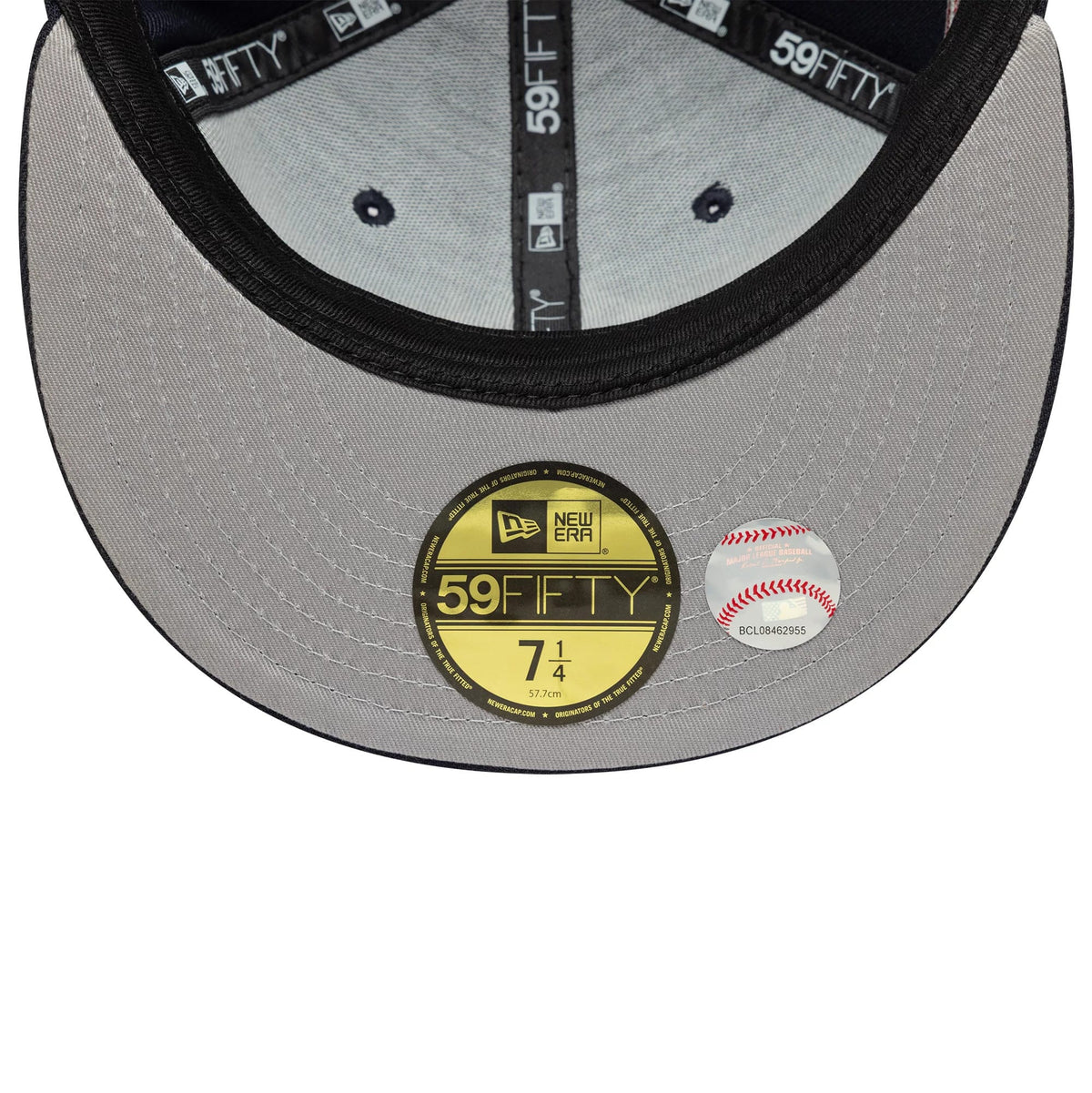 This is a New York Yankees MLB Cooperstown Floral Navy 59FIFTY Fitted Cap 2