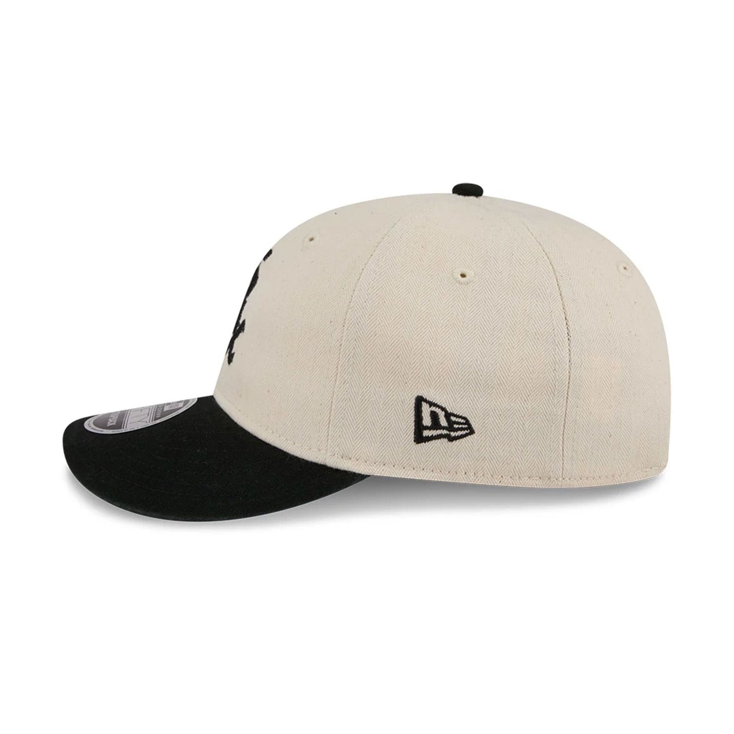 Chicago White Sox MLB Americana Herringbone White Retro Crown New Era 9FIFTY Adjustable Cap, side view showing the black embroidered New Era flag logo on the left side, cream herringbone crown, black visor and 9FIFTY size sticker.