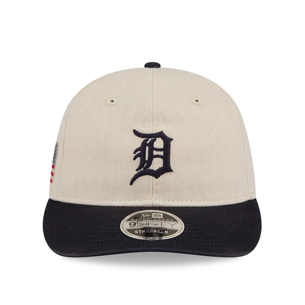 Detroit Tigers MLB Americana Herringbone White Retro Crown New Era 9FIFTY Adjustable Cap, front view showing a raised navy embroidered Detroit Tigers D logo on the structured white crown and a contrasting black visor with a 9FIFTY size sticker.