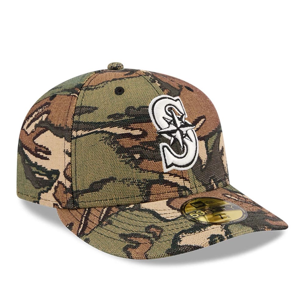 Seattle Mariners MLB Jacquard Camo New Era 59FIFTY Fitted Cap, three-quarter view with a white raised embroidered Seattle logo on the front panel, camo pattern across the crown and visor, and gold 59FIFTY size sticker on the flat visor.