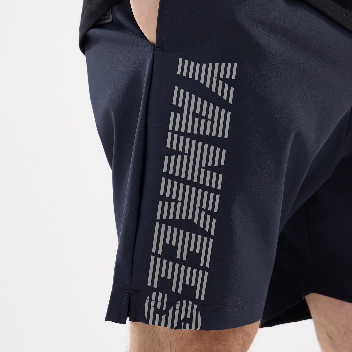 The model is wearing this MLB Match New York Yankees Oversized Shorts in navy. 3