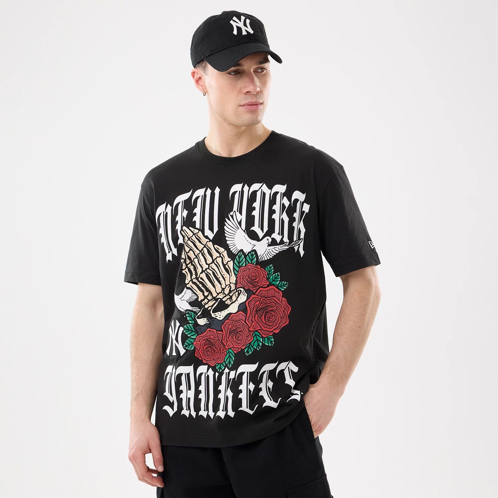 The model is wearing this MLB Script Graphic New York Yankees T-Shirt in black. 1