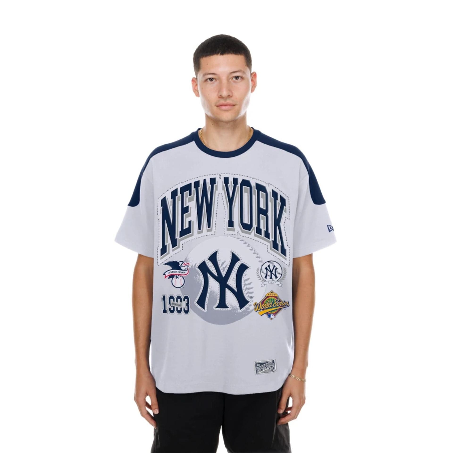 The model is wearing this MLB Sport Classic New York Yankees T-Shirt in white. 1