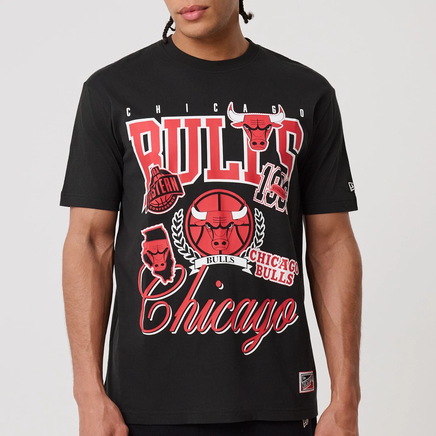The model is wearing this NBA Sport Classic Chicago Bulls T-Shirt in black. 4