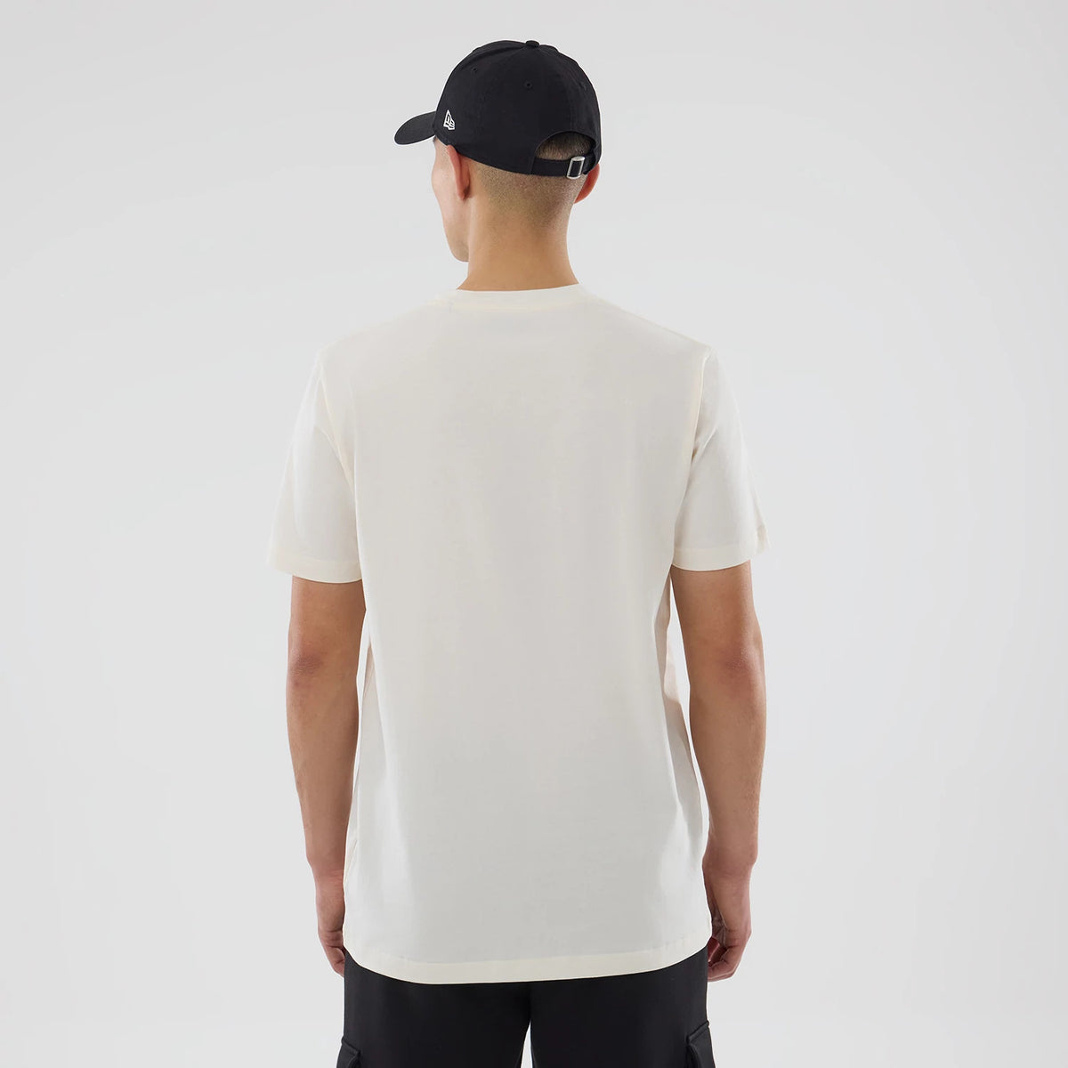 The model is wearing this MLB Spring Training 2026 Cactus League Logo T-Shirt in Cream. 2