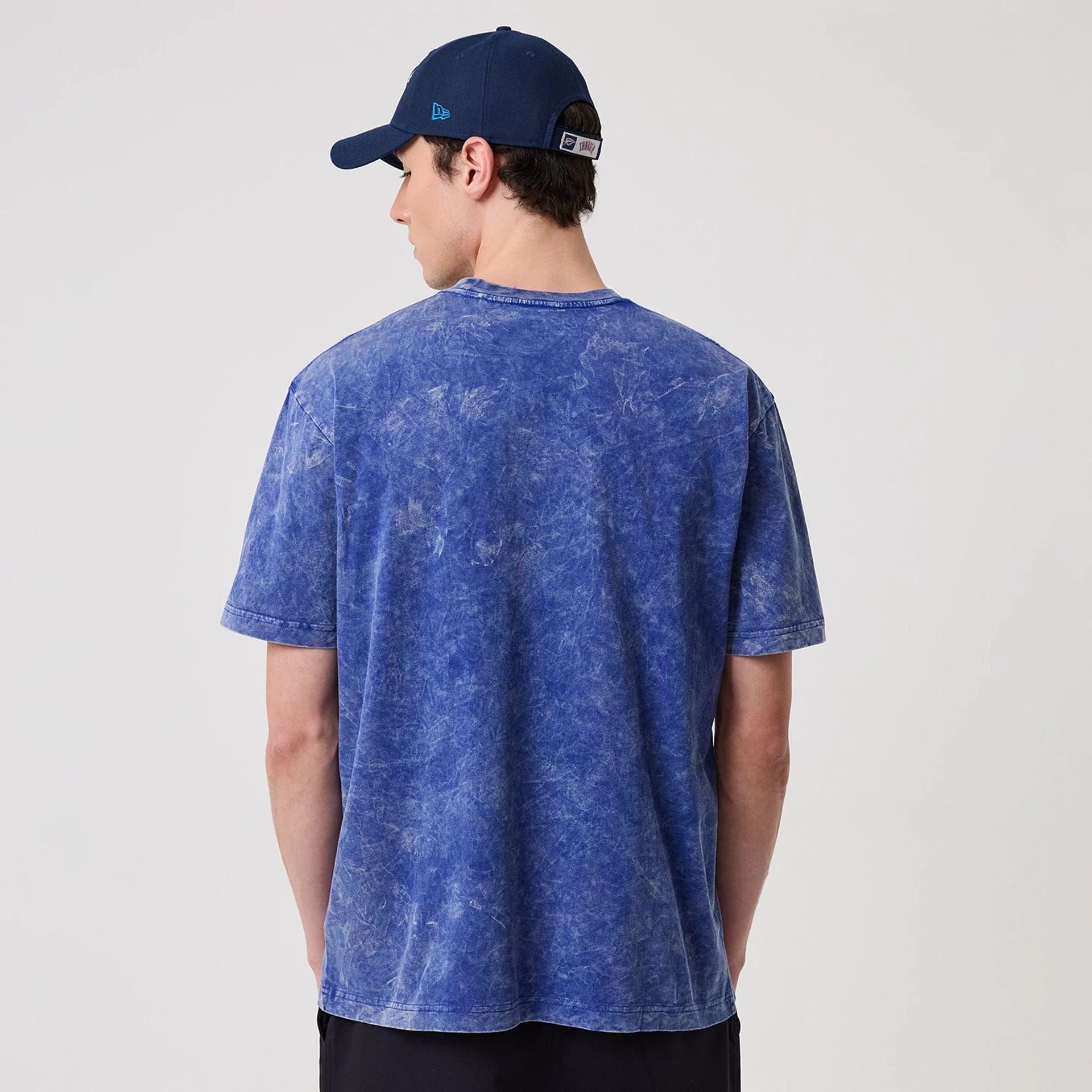 The model is wearing this NBA Oklahoma City Thunder T-Shirt in blue. 2