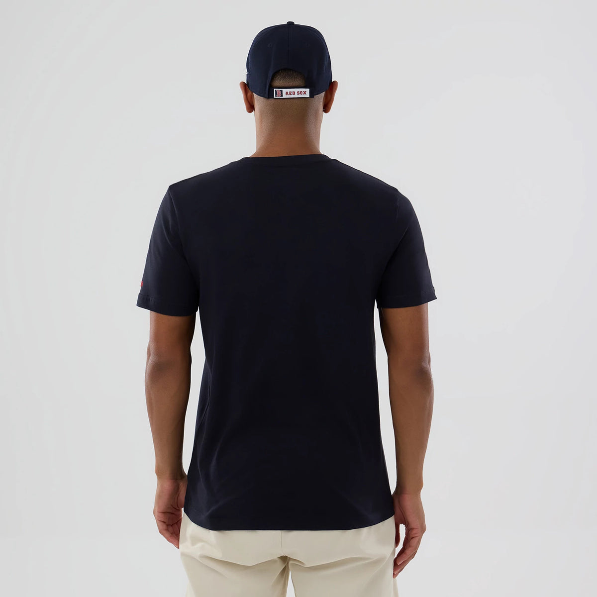 The model is wearing this MLB Popcorn Boston Red Sox T-Shirt in navy. 2