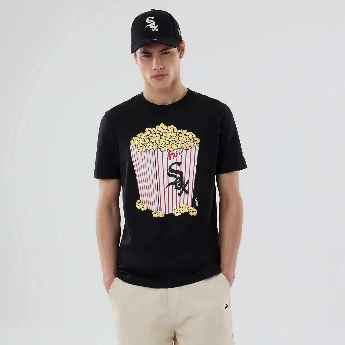 The model is wearing this MLB Popcorn Chicago White Sox T-Shirt in black. 1