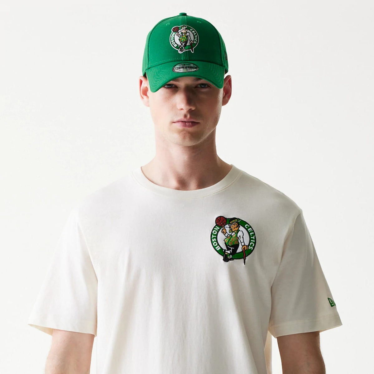 The model is wearing this NBA Hotdog Boston Celtics T-Shirt in cream. 4