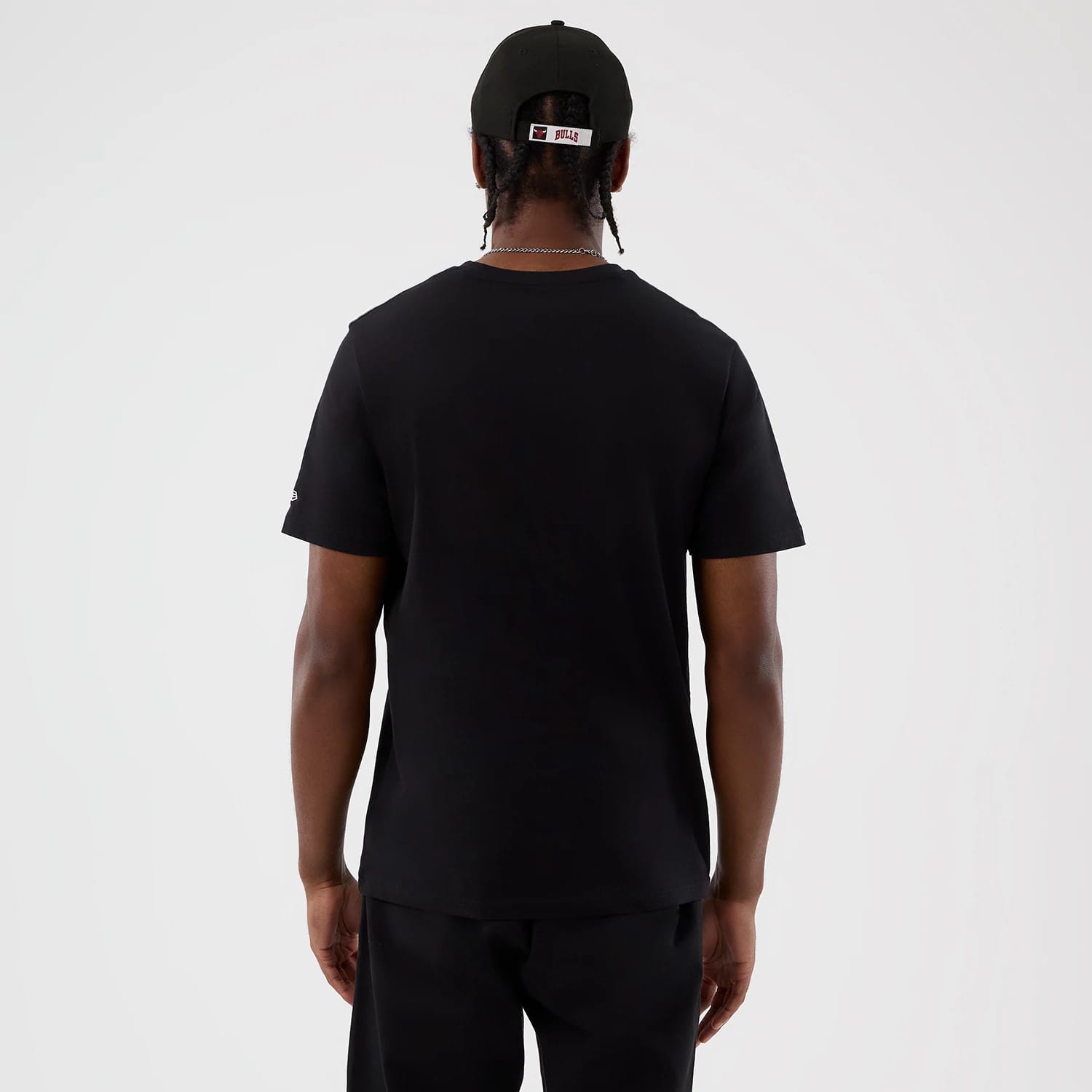 The Male model is wearing Chicago Bulls NBA Back To School Black T-Shirt 2
